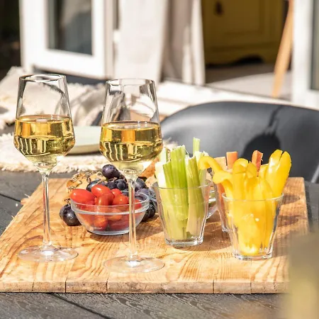 Stayatsas Julia Stijlvol Ingericht, Kindvriendelijk, In Het Bos, Hondje Mag Mee, Parkeren Op Oprit