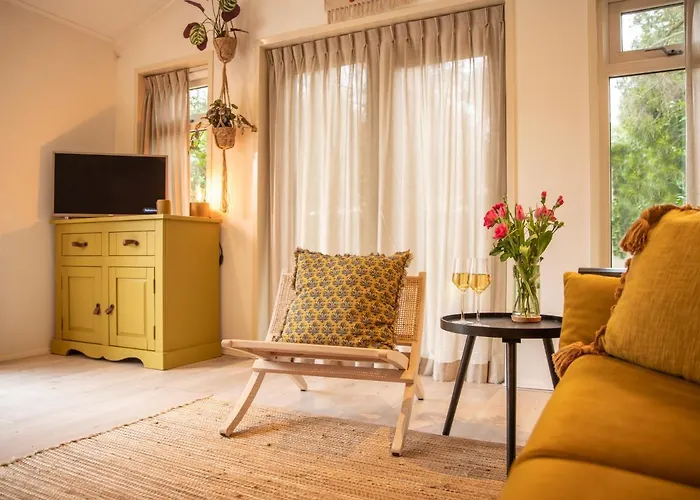 Stayatsas Julia Stijlvol Ingericht, Kindvriendelijk, In Het Bos, Hondje Mag Mee, Parkeren Op Oprit * إبّ